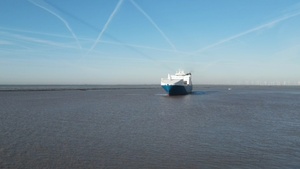 20230424-unloading-Ship