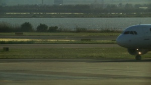 20230423-DEU-arrival-airport-main-battlegroup.mp4