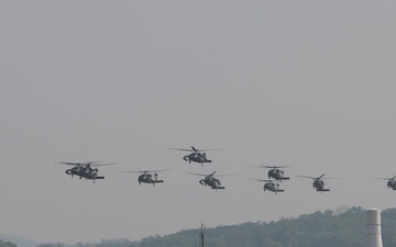 UH-60 Blackhawk Helicopter Multi-ship Landing B-Roll