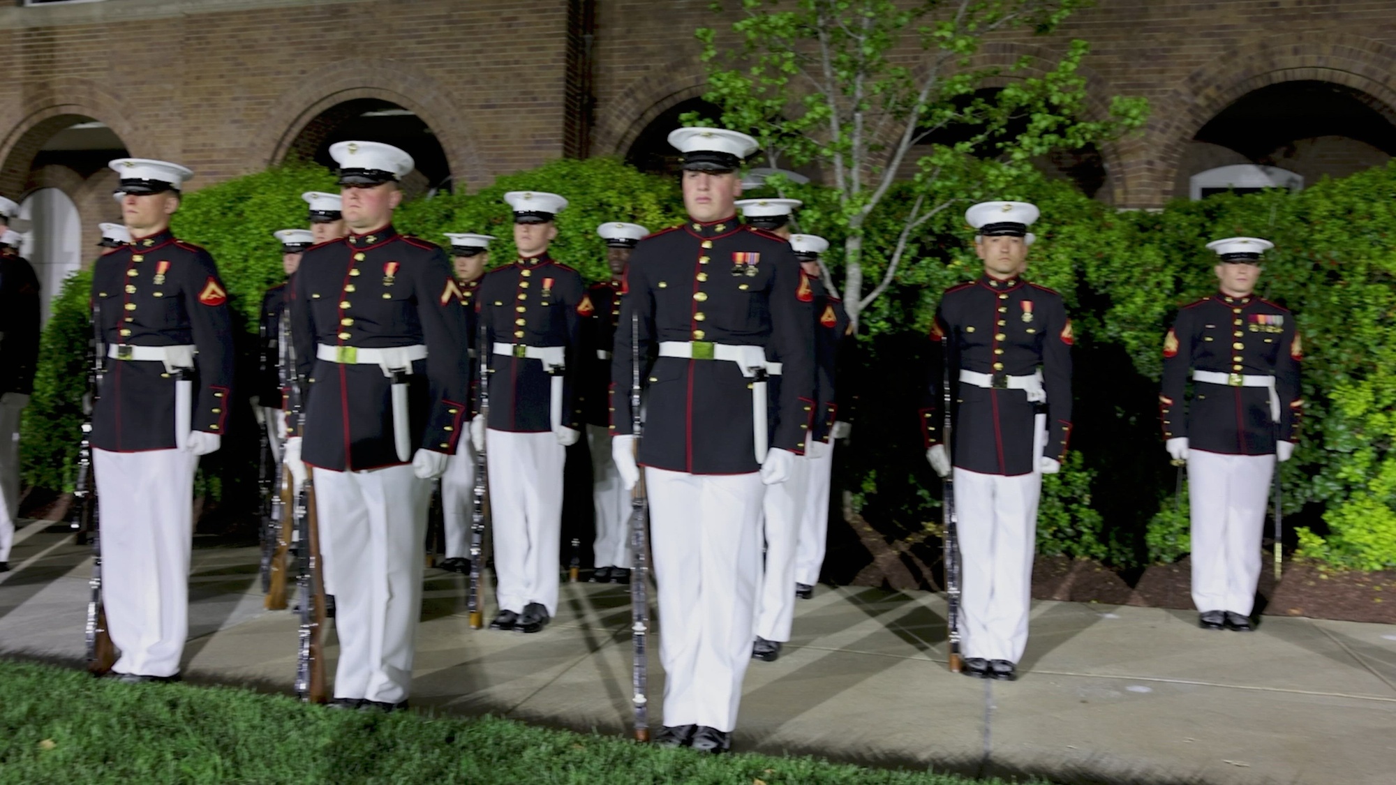 DVIDS - Images - The Washington Commanders visit Marine Barracks Washington  [Image 5 of 7]