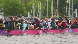 American and German students strengthen partnerships through dragon boat racing