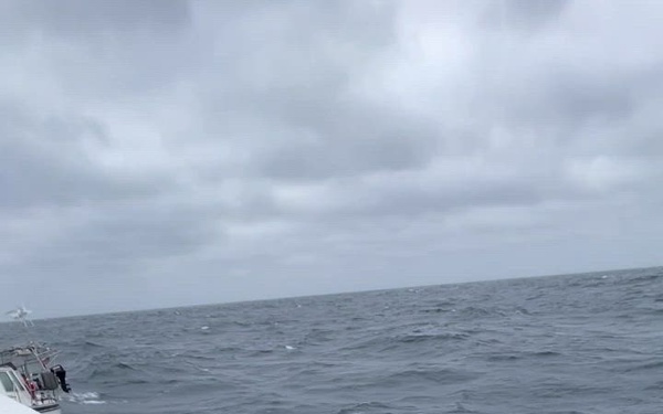 Coast Guard tows demasted sailing vessel with 3 people aboard to safety in San Francisco
