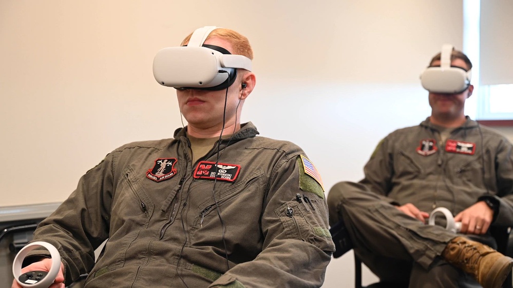DVIDS - Video - Guardsmen use Virtual Reality to Accomplish Suicide ...