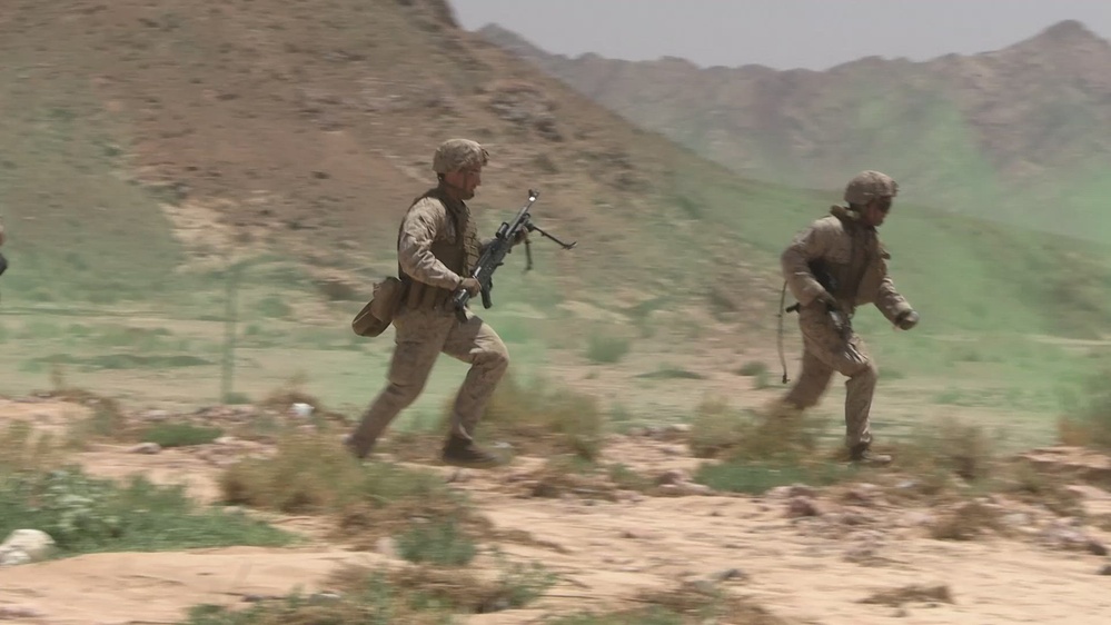 DVIDS - Video - 4th Assault Amphibian Battalion conduct squad attack drills