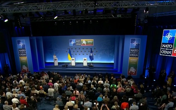 Joint press conference by the NATO Secretary General and the President of Ukraine following their bilateral meeting (opening remarks)