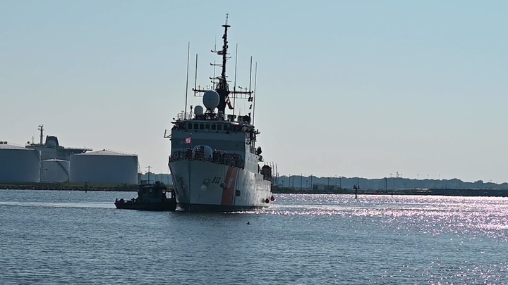 Coast Guard Interdicts 87 Lanchas off Texas Coast in Fiscal 2022 - Seapower