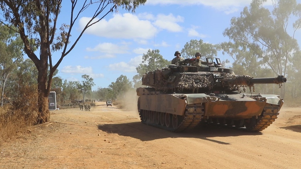 DVIDS - Video - 1AD soldiers conduct drivers training in Australian tanks