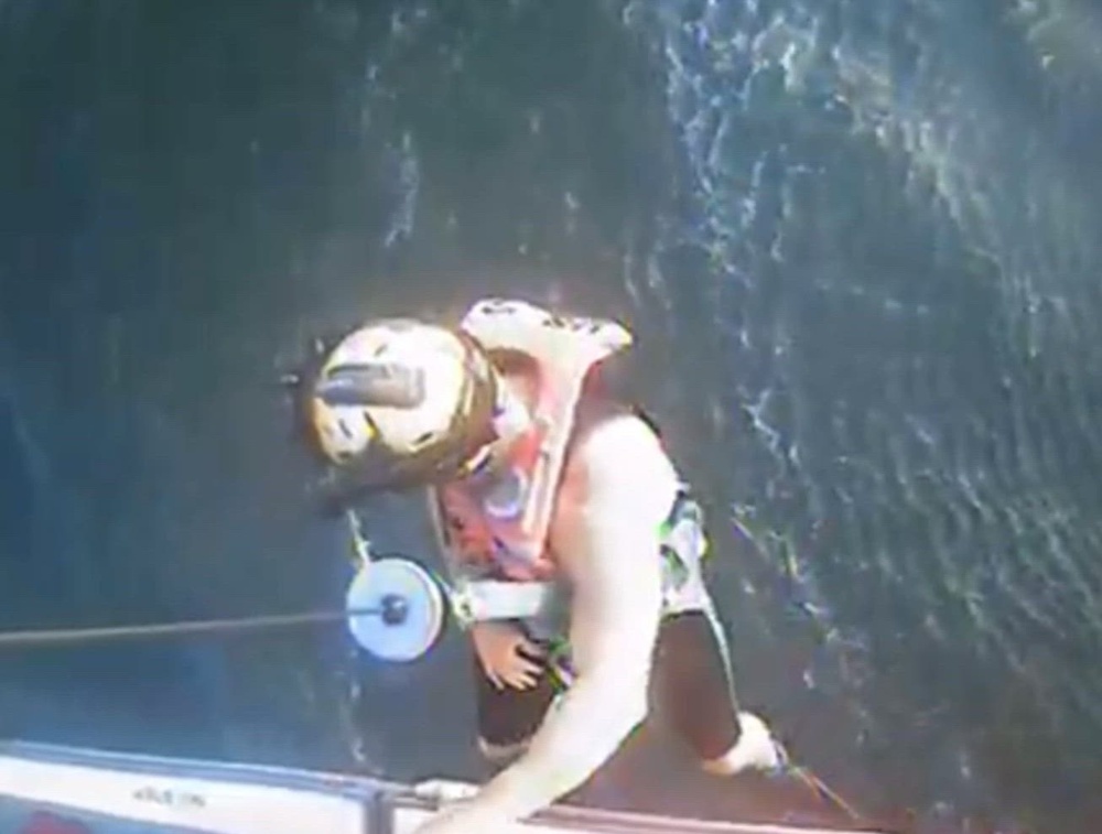 Dvids Video Coast Guard Rescues 2 From Capsized Boat Near Savannah