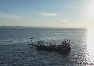 B-Roll - US Army deep sea divers retrieve derelict fishing nets in partnership with Washington Dept. of Natural Resources