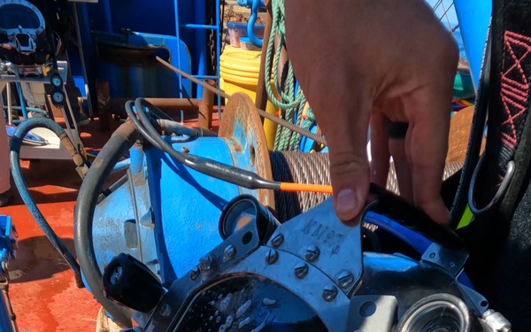 86th Engineer Dive Detachment Conduct Deepwater Dives