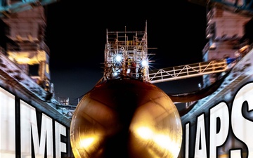 USS Scranton Enters Floating Dry Dock ARCO