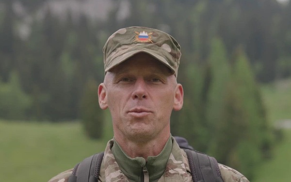 What's in the kit of a mountaineering soldier?