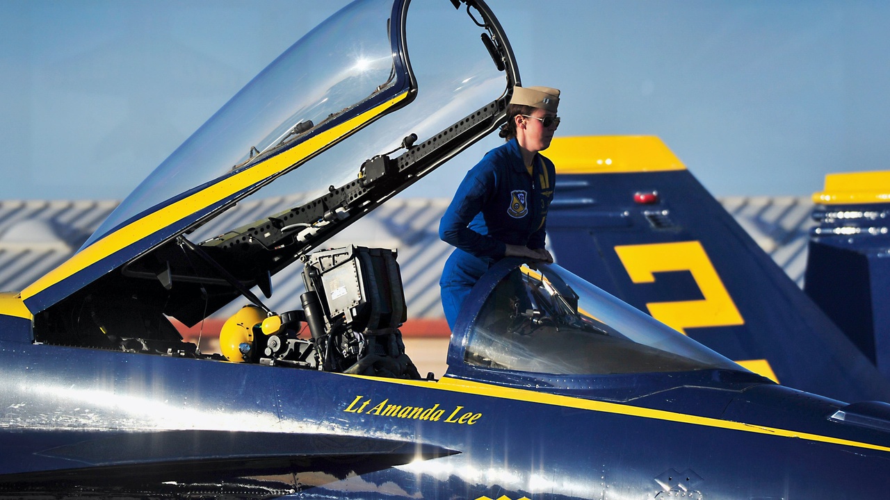 DVIDS - Video - LT Amanda Lee – The 1st Female Blue Angel