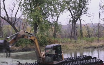 Corps of Engineers team from St. Paul, Minnesota, receives water