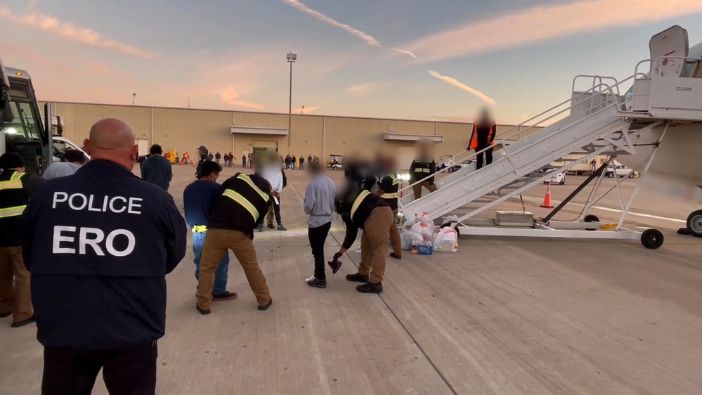 DVIDS - Video - ICE conducts single adult, family unit removal flights Nov. 15