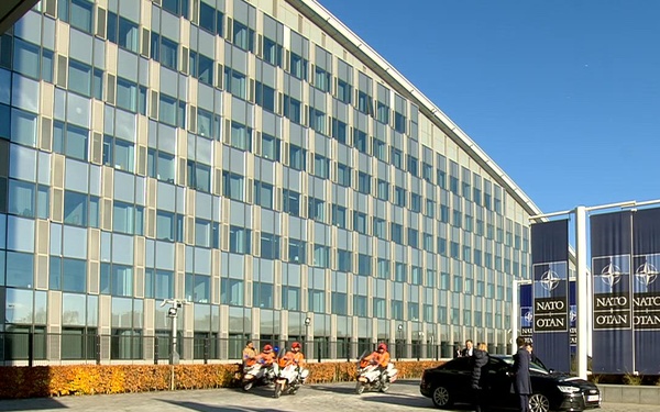 Arrival of the Polish Minister of Foreign Affairs at the meeting of NATO Foreign Ministers (28 Nov. 2023)