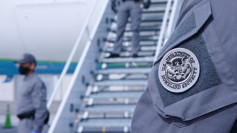 DVIDS - Video - ICE conducts single adult, family unit removal flights Nov. 30