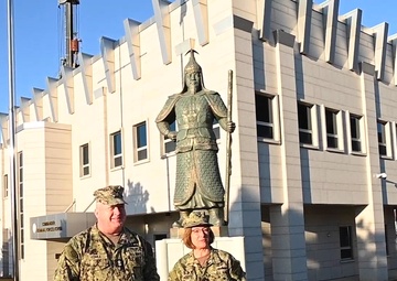 CNO Participates in Army-Navy Pentagon Pep Rally