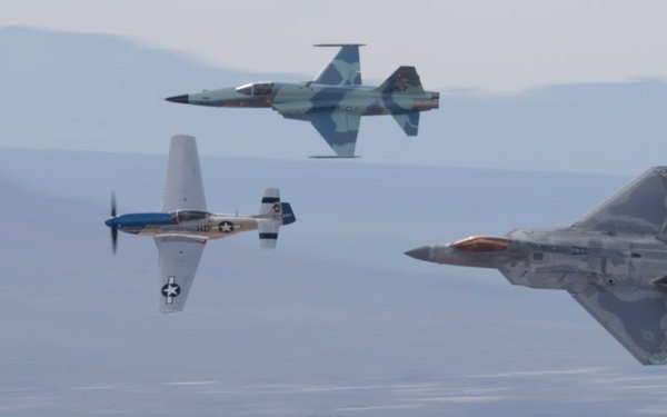 F-22 Raptor Demo - F-5 Tiger II &amp; P-51 Mustang Heritage Flight
