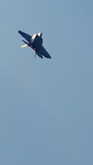 F-22 Raptor Demo - QC Air Show pt.2