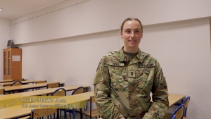 Soldiers Visit Local Polish School for the Holidays
