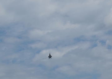 F-22 Raptor Demo - Dayton Air Show ATC B-Roll