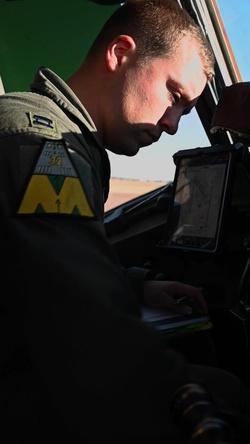 C-17 pilots taking off