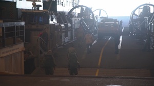 B-Roll: 15th MEU, USS Somerset Conduct LCAC Operations Underway