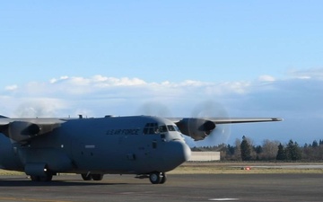 62d AW, Little Rock AFB conduct Combat Offload Method B