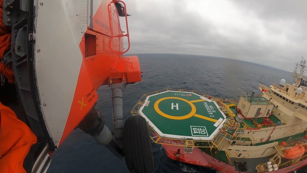 DVIDS - Video - Coast Guard Medevacs Man Near Port Fourchon, La.