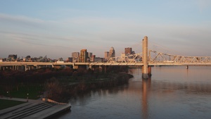 Louisville skyline with Ohio River (zoom in)