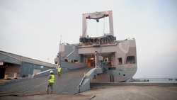 MV Roy Benavidez (T-AKR-306) Onload