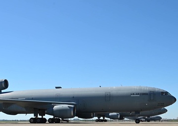 Travis AFB hosts Wings Over Solano air show, open house