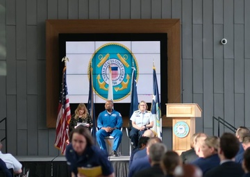 NASA Astronaut graduate joins Coast Guard Reserves