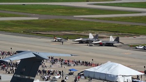 Travis AFB hosts Wings Over Solano air show open house