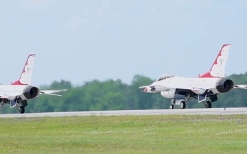 USAF Thunderbirds perform at Charleston Airshow