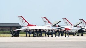 Heroes of Flight Airshow: Thunderbirds demonstration