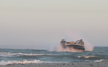 WSP ARG-24th MEU Conducts LCAC Operations