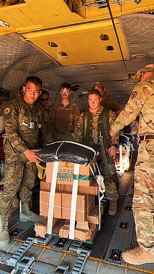 U.S. Army and Philippine Army conduct sling load operations during Balikatan 2024