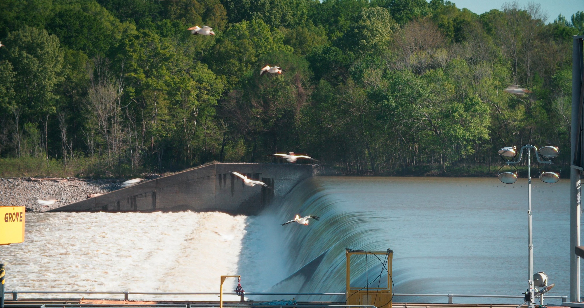 Teams throughout the U.S. Army Corps of Engineers, Mobile District mobilized and sent vessels and crews to the Demopolis Lock and Dam in Demopolis, Alabama. (U.S. Army Video by Rydell Tomas Jr)
