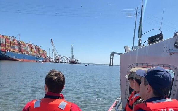 Key Bridge Unified Command Incident Commanders observe progress of response