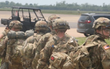 Soldiers with 1st BCT, 10th MTN DIV (LI) conduct joint air haul operations with U.S. Air Force and RCAF B-Roll