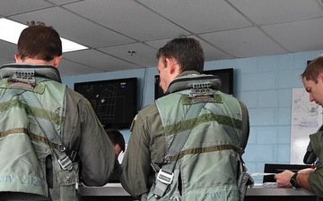 F-16 pilots receive routine briefing prior to afternoon sortie