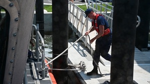 Coast Guard Station Fort Myers beach conducts training during open house