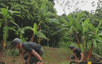 Competitors take part in Fuerzas Comando 24 Obstacle Course