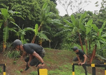 Competitors take part in Fuerzas Comando 24 Obstacle Course