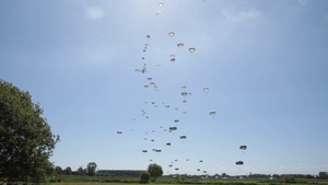 1300 service members participate in jump to commemorate D-Day 80