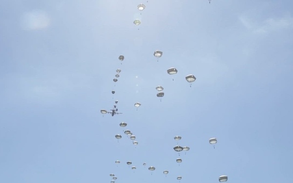 1300 service members participate in jump to commemorate D-Day 80