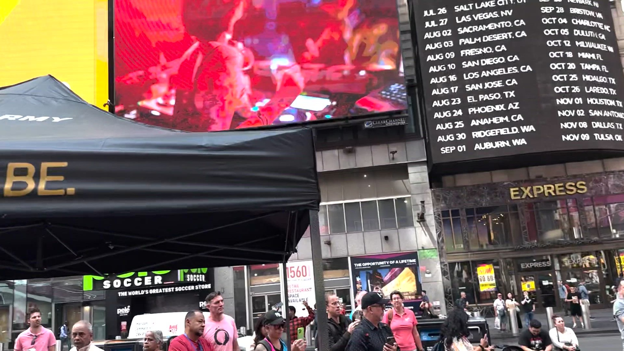 New York, N.Y. – Soldiers, dignitaries, and community partners gathered in the middle of Times Square to celebrate the 249th U.S. Army Birthday here on June 14, 2024. The event was hosted by the U.S. Army New York City Recruiting Battalion and featured live performances from the U.S. Army Old Guard Fife and Drum Corps, the West Point Band’s Benny Havens Band, a future soldier swearing-in ceremony, a cake cutting, and community partner meeting.<br />(U.S. Army Photo By: Sgt 1st Gregory Williams/Released)