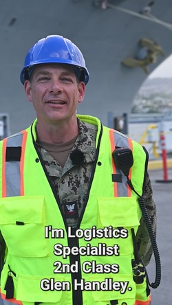 Logistics Specialist Provides Pierside Support For Resupply Mission
